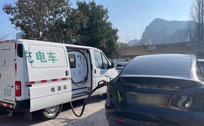 禄丰汽车搭电